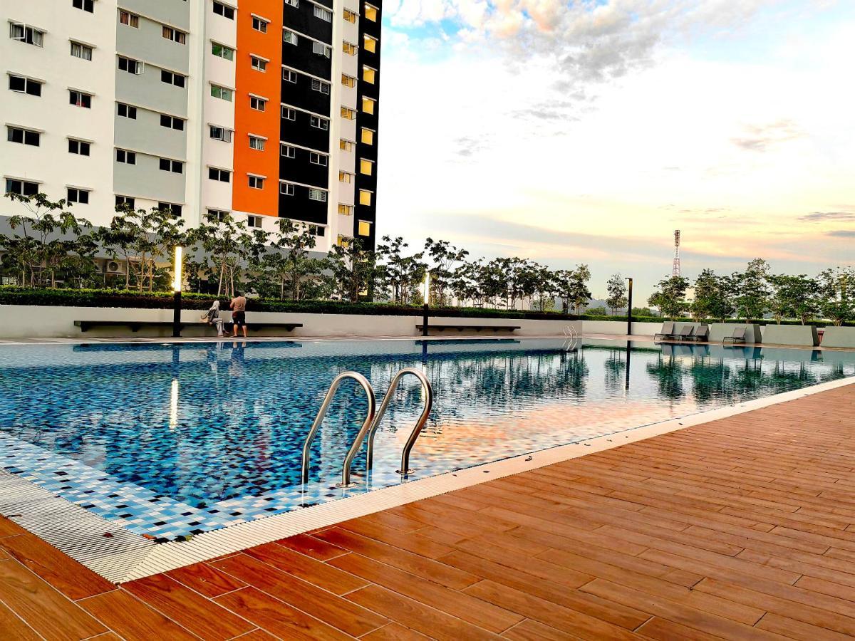 Alanis Residence 7 Pax @ Sepang Klia Kota Warisan Exterior foto