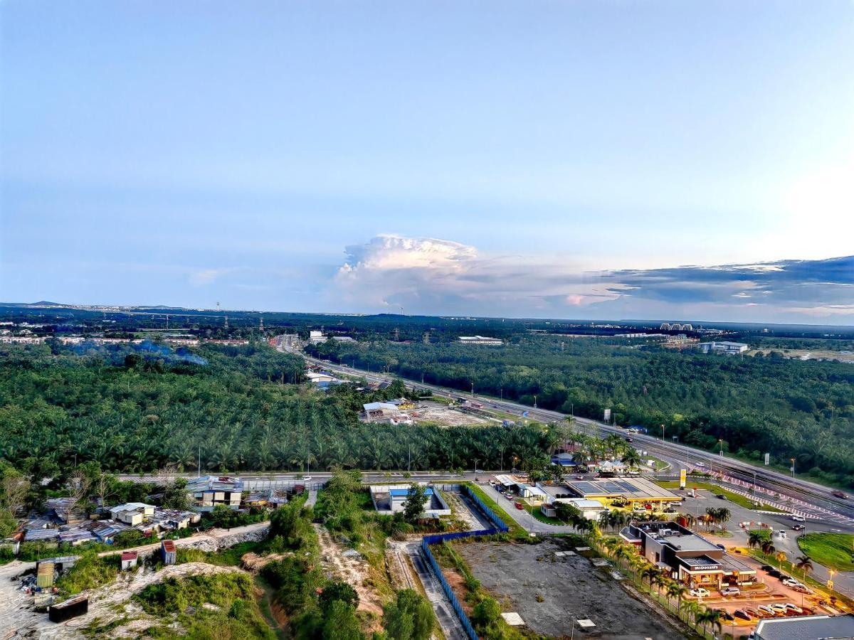 Alanis Residence 7 Pax @ Sepang Klia Kota Warisan Exterior foto
