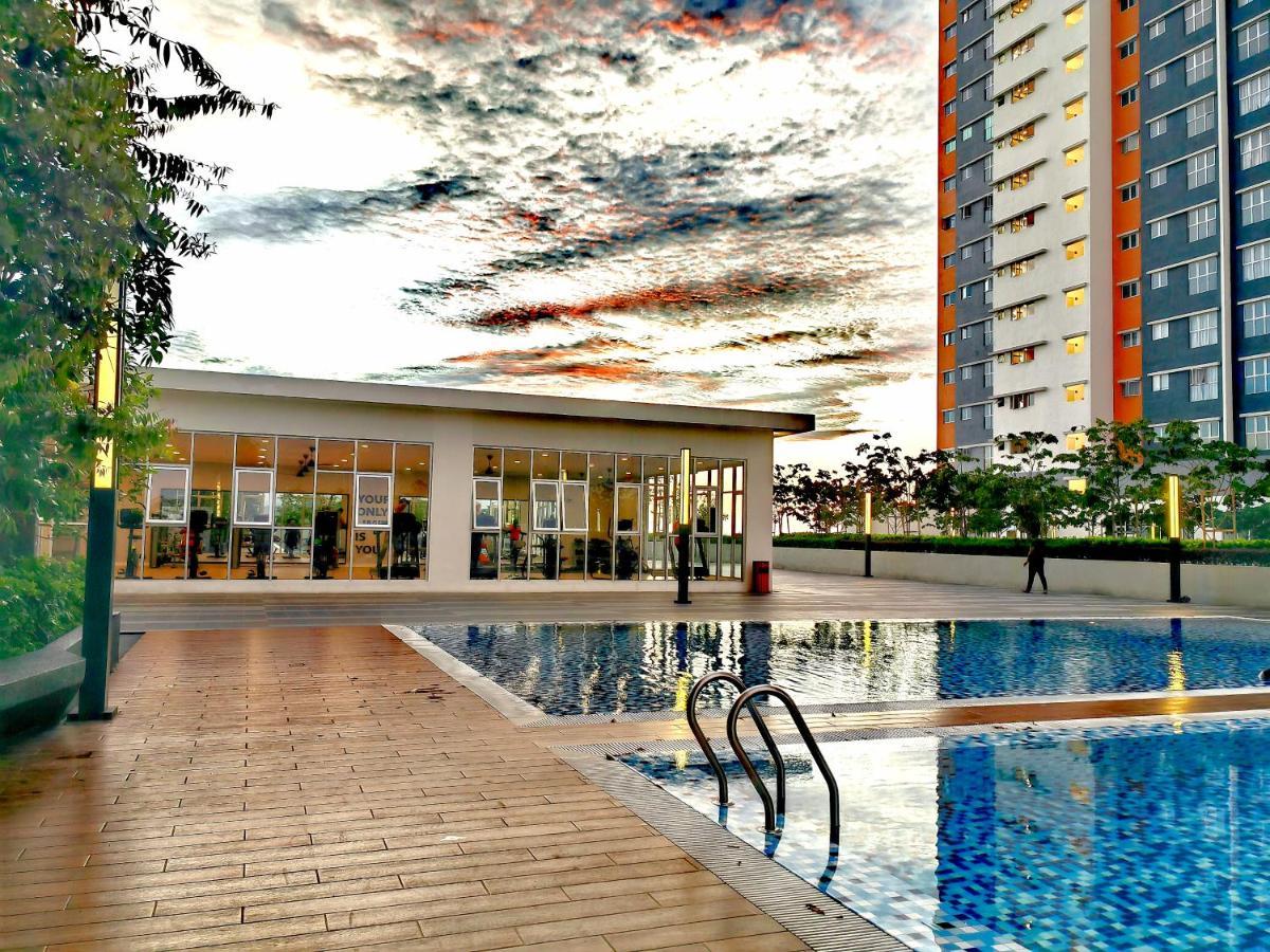 Alanis Residence 7 Pax @ Sepang Klia Kota Warisan Exterior foto